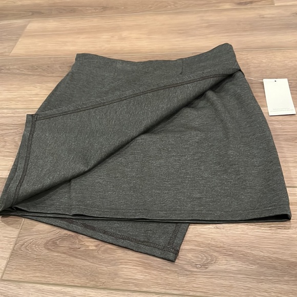 NWT TOBI Asymmetrical Envelope Wrap Skirt, Grey, Size Medium - Picture 11 of 13
